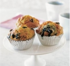 Healthy_apple_and_berry_muffins_729x572-420x0